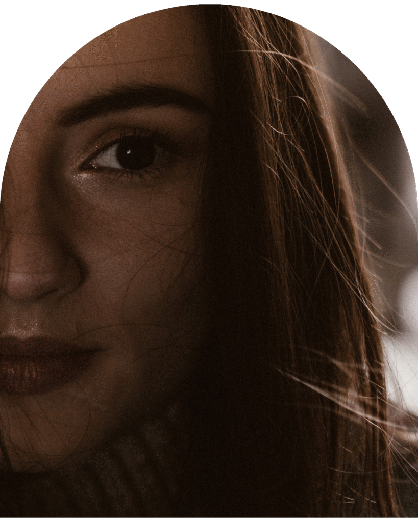 Na zdjęciu znajduje się połowa twarzy